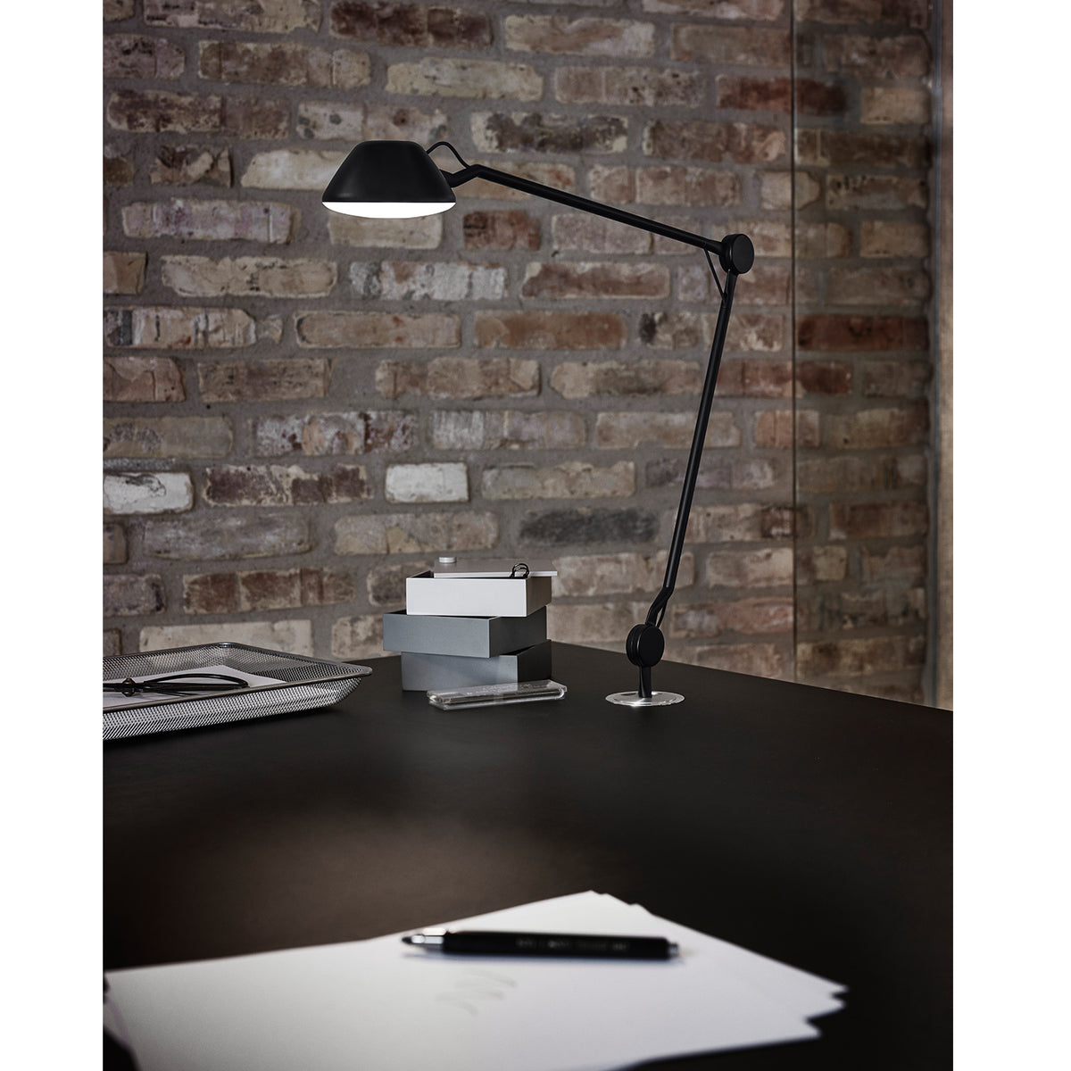 AQ01 Desk Lamp - Fritz Hansen