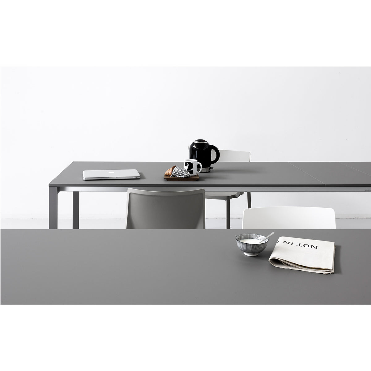 be-Easy Extendable Table 79x150–230cm - Kristalia