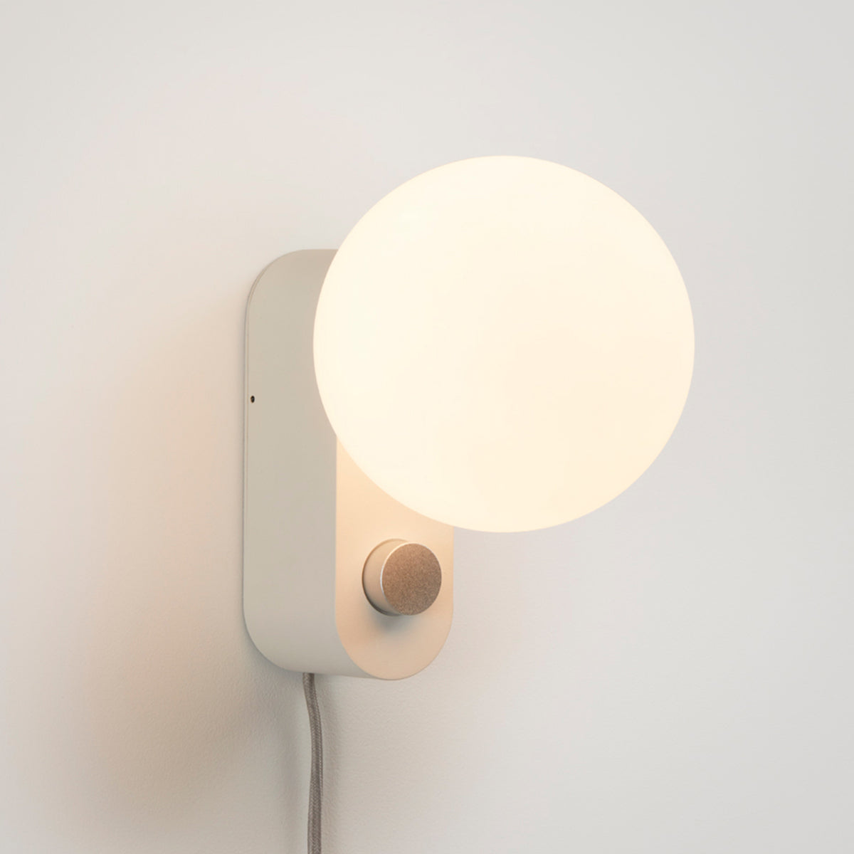 Alumina Table Lamp & Sphere Bulb - Tala