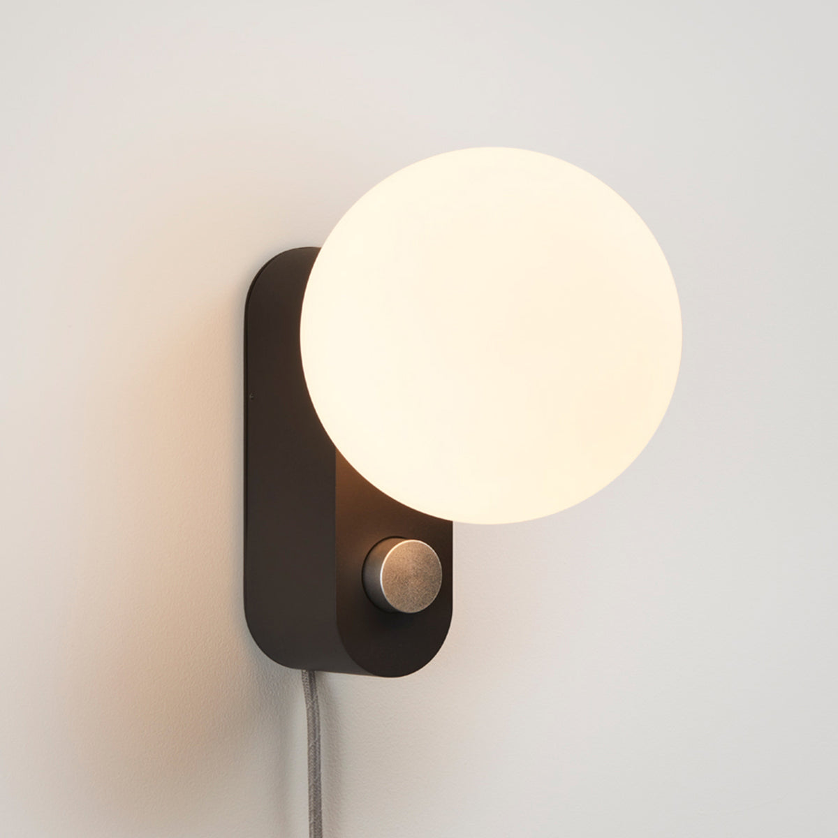 Alumina Table Lamp & Sphere Bulb - Tala