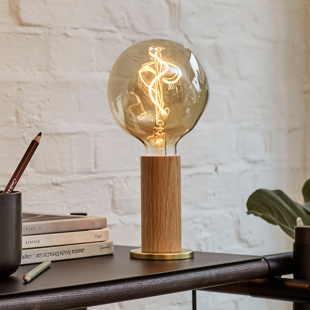 Knuckle Table Lamp & Voronoi I Bulb - Tala