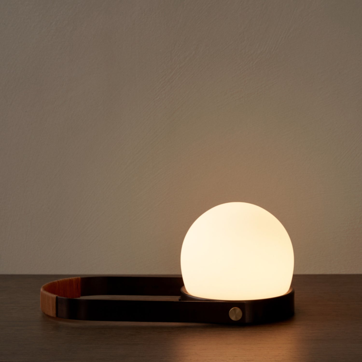 Carrie Portable Table Lamp Black - Audo Copenhagen