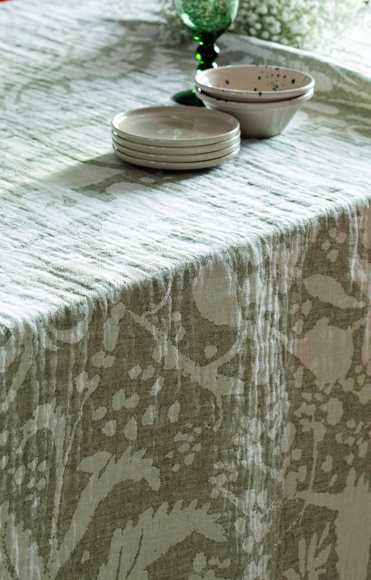 Villiyrtit Linen Tablecloth