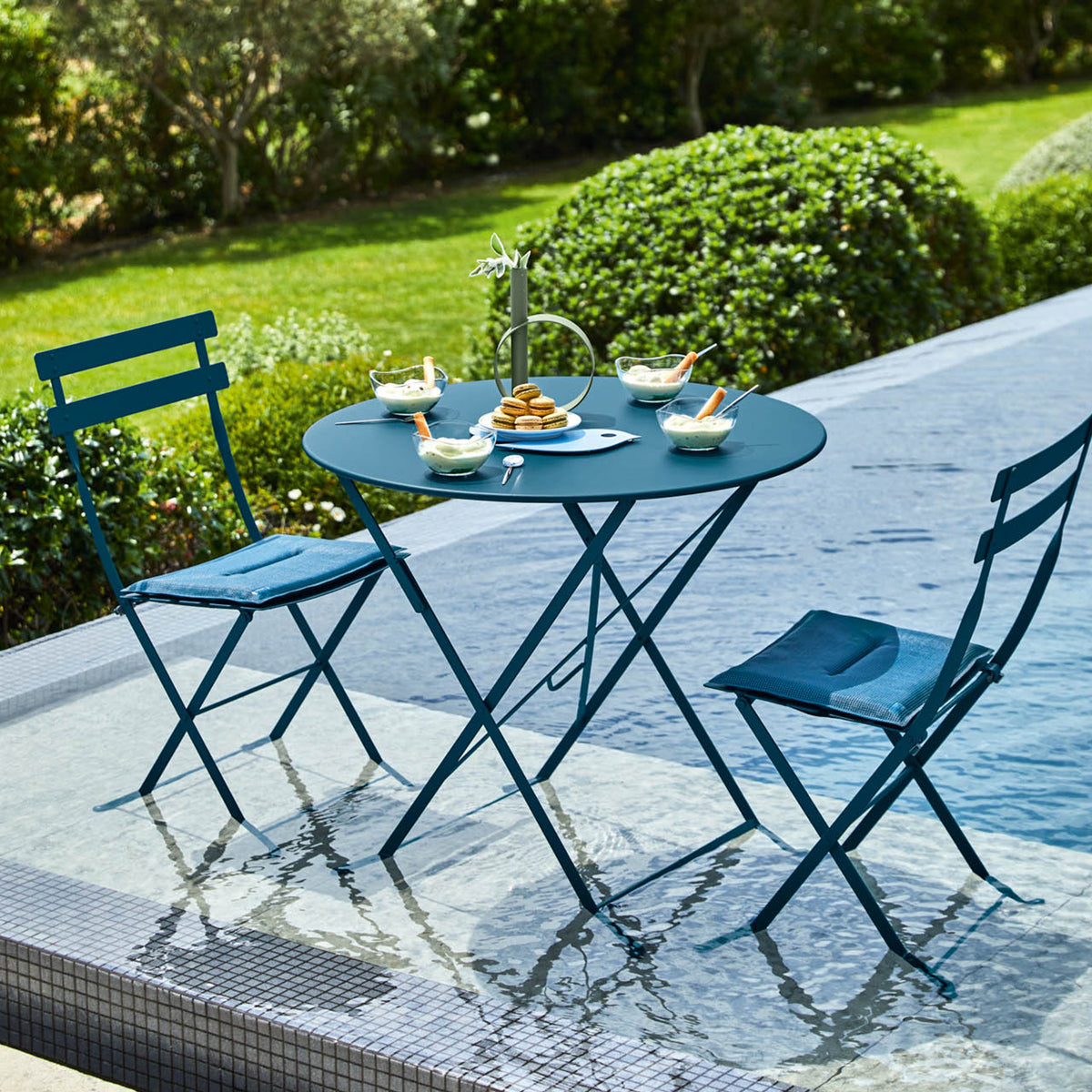 Bistro Round Metal Table, 60cm