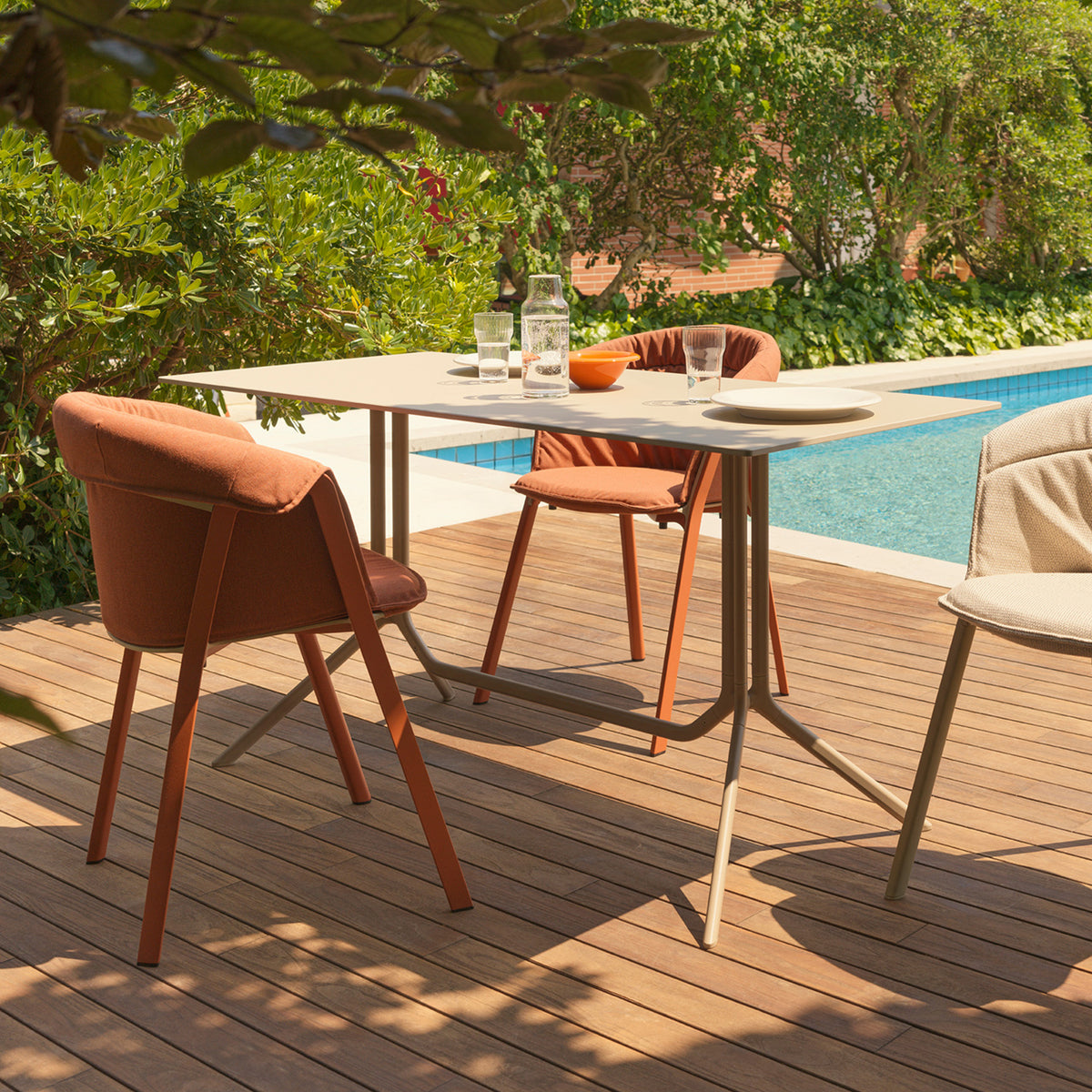 Poule Folding Dining Table