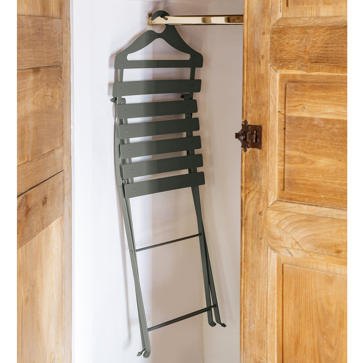 Bistro Valet Hanging Chair