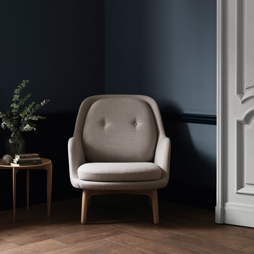 Fri Chair, powder-coated aluminium legs by Fritz Hansen | chairs | Aria ...