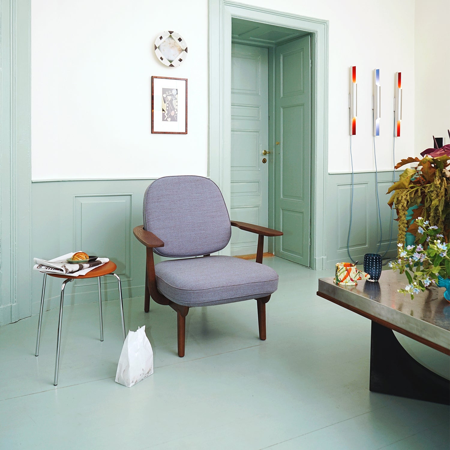 Dot Stool, Chrome & Leather | Fritz Hansen | Arne Jacobsen – ARIA