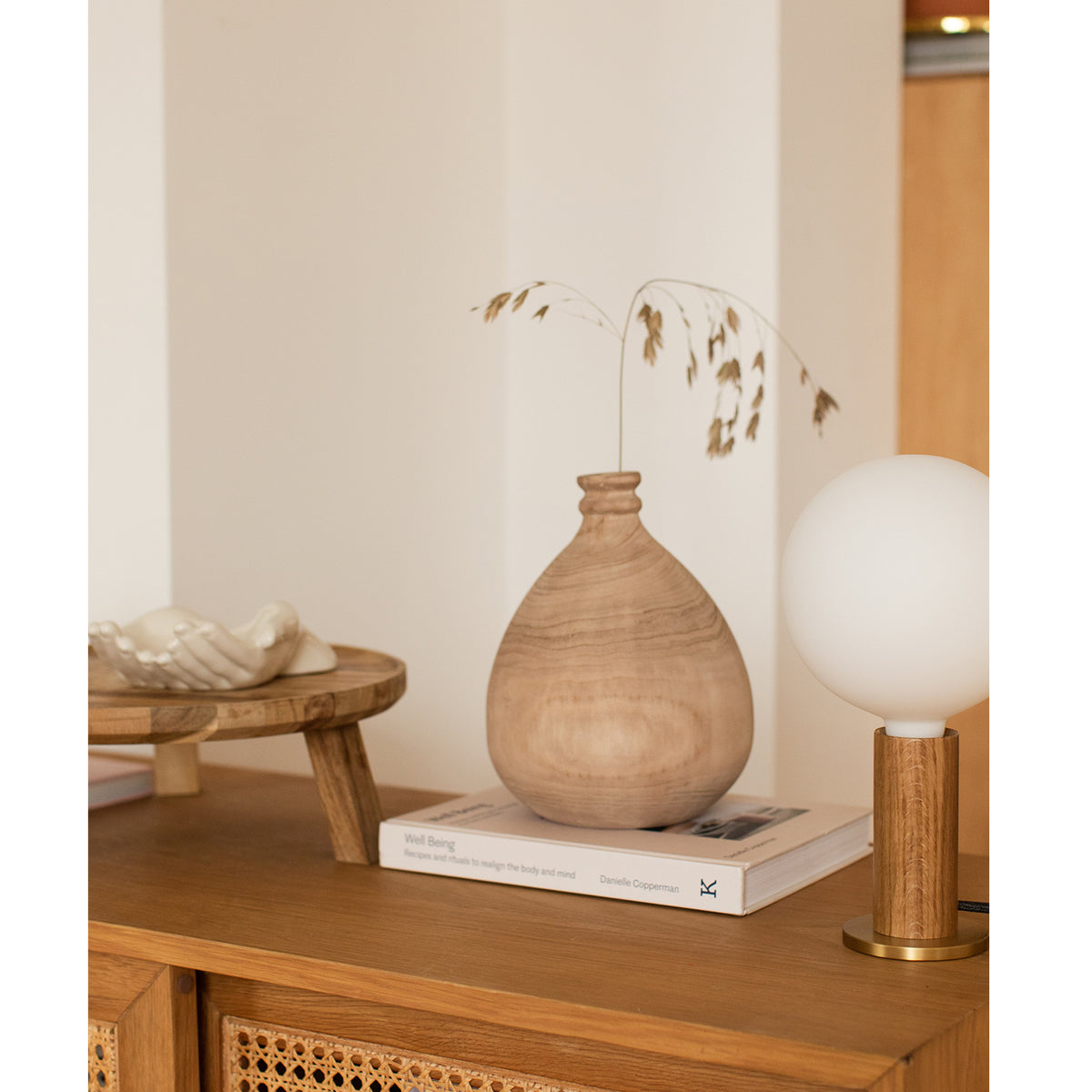 Knuckle Table Lamp & Sphere Bulb - Tala