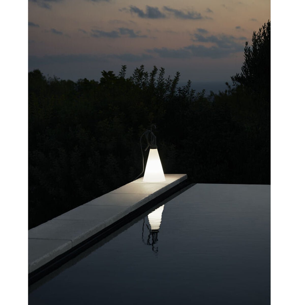 Mayday Outdoor Lamp