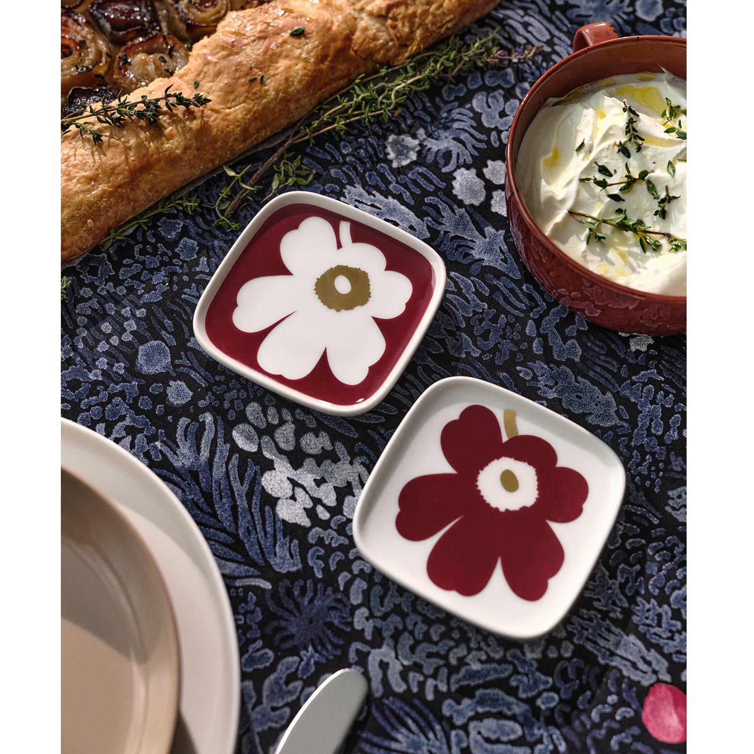 Oiva Juhla Unikko Plate Set of 2 | Marimekko Poppy Print Side