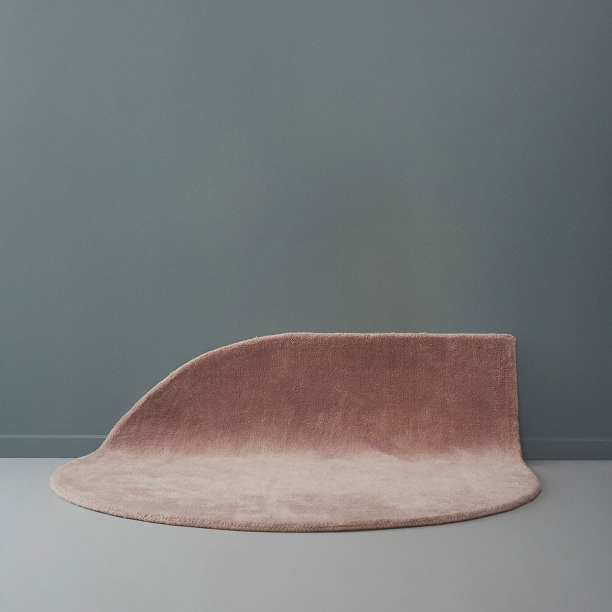 Stilla Rug, Dark Grey - Aytm
